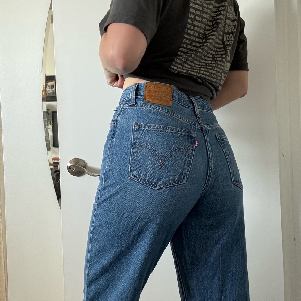 Levi’s High Loose Taper Jeans Size 28